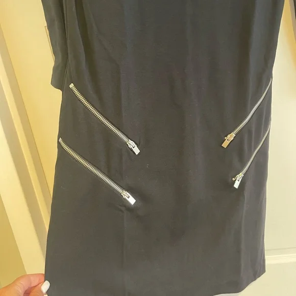 Express Dress with 3/4 Sleeves and Zippers - Picture 2 of 5